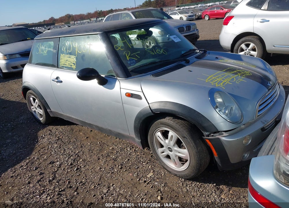 2006 MINI COOPER HARDTOP BASE (M5) VIN: WMWRC33586TK70363