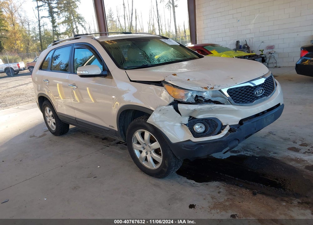 2011 KIA SORENTO LX VIN: 5XYKTDA17BG055301