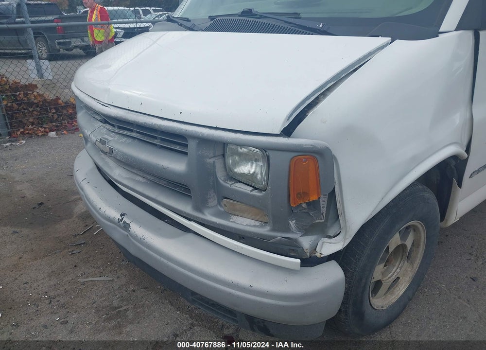 2001 CHEVROLET EXPRESS VIN: 1GNFG15R211101935
