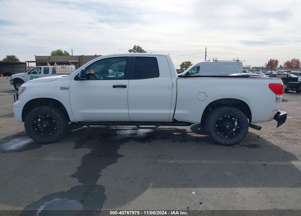 2011 TOYOTA TUNDRA GRADE 5.7L V8 VIN: 5TFUY5F14BX163123