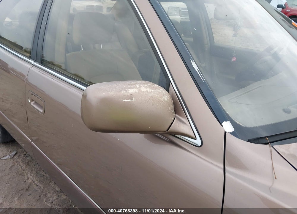2000 LEXUS LS 400 VIN: JT8BH28F3Y0176623