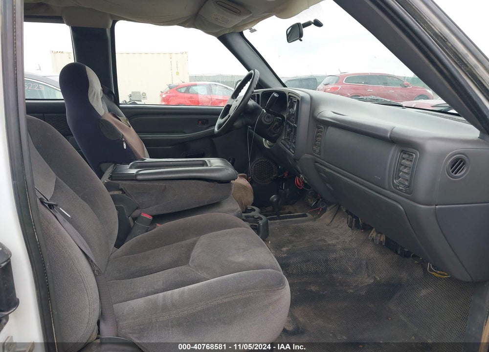 2005 GMC SIERRA 2500HD WORK TRUCK VIN: 1GTHK29U85E302757