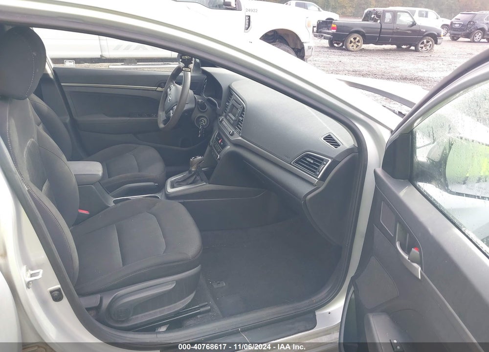 2018 HYUNDAI ELANTRA SE VIN: 5NPD74LF5JH223594