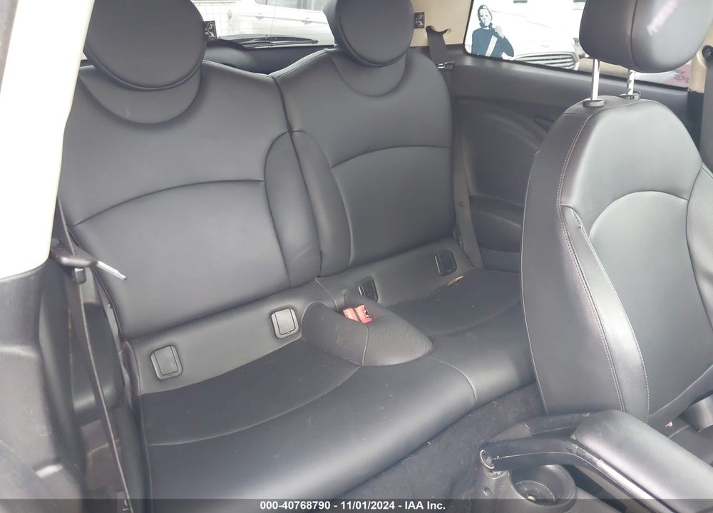 2013 MINI HARDTOP COOPER VIN: WMWSU3C56DT689016