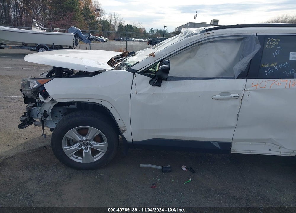 2020 TOYOTA RAV4 XLE VIN: JTMP1RFV5LD053907