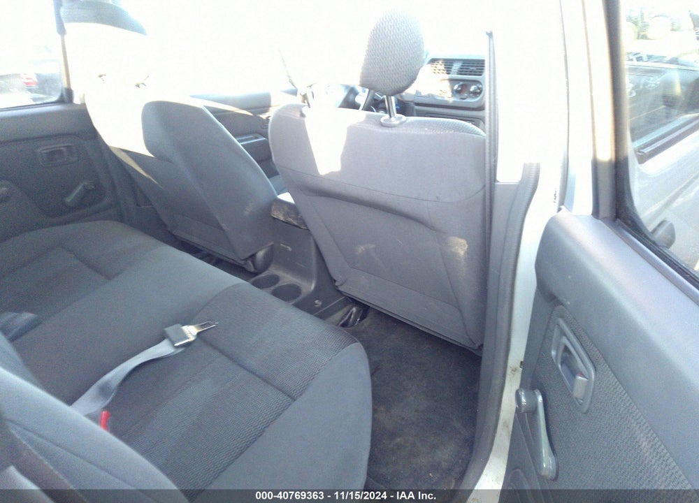 2001 NISSAN FRONTIER XE-V6 VIN: 1N6ED27Y01C385400