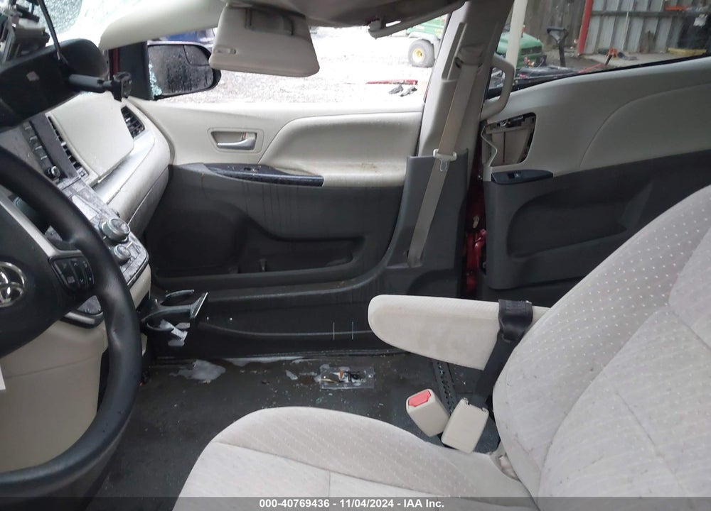 2019 TOYOTA SIENNA LE 7 PASSENGER VIN: 5TDKZ3DC2KS012302