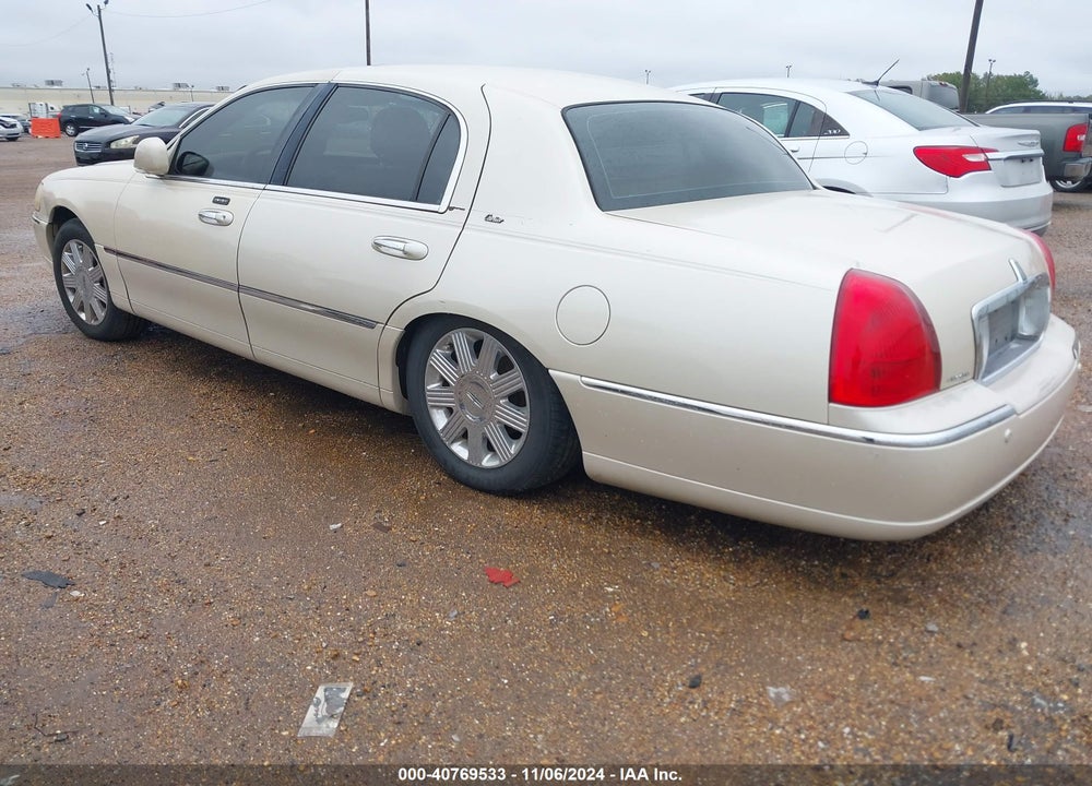 2003 LINCOLN TOWN CAR CARTIER VIN: 1LNHM83WX3Y646962