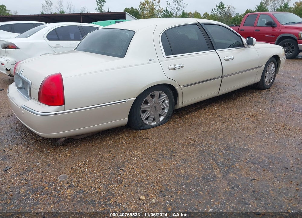 2003 LINCOLN TOWN CAR CARTIER VIN: 1LNHM83WX3Y646962