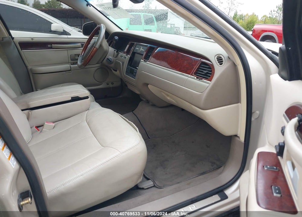 2003 LINCOLN TOWN CAR CARTIER VIN: 1LNHM83WX3Y646962