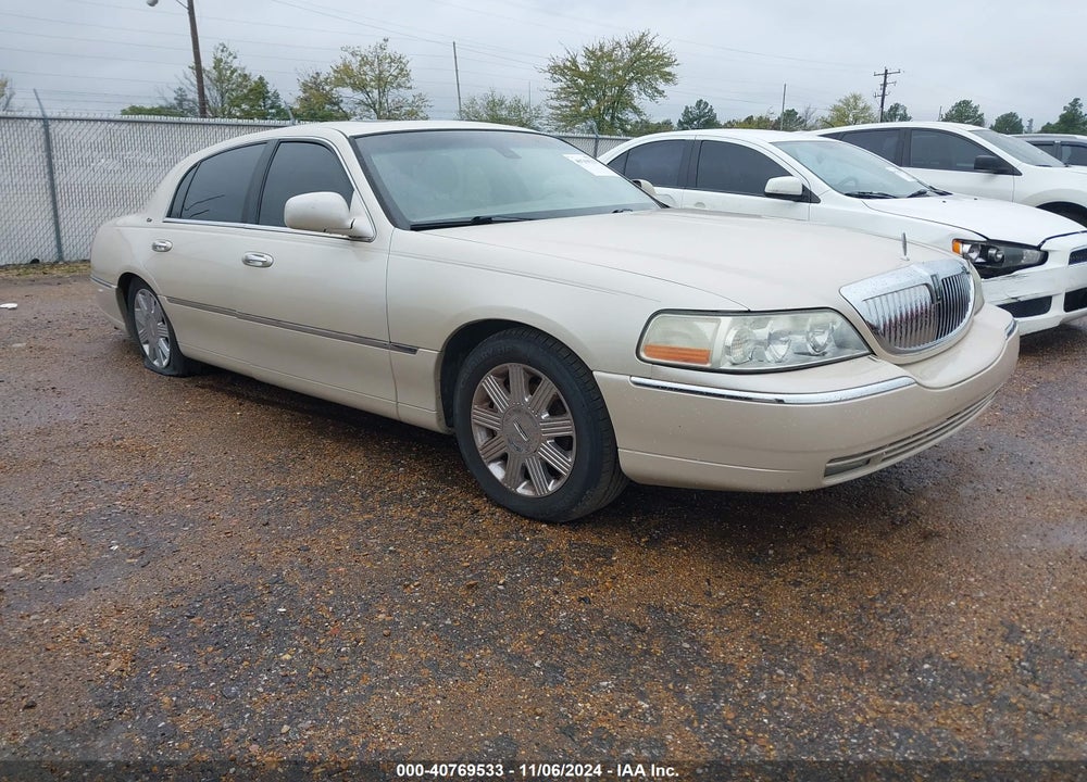 2003 LINCOLN TOWN CAR CARTIER VIN: 1LNHM83WX3Y646962