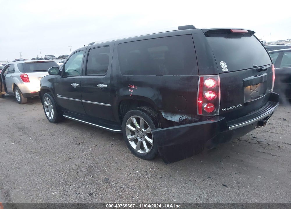 2013 GMC YUKON XL 1500 DENALI VIN: 1GKS2MEF4DR132904
