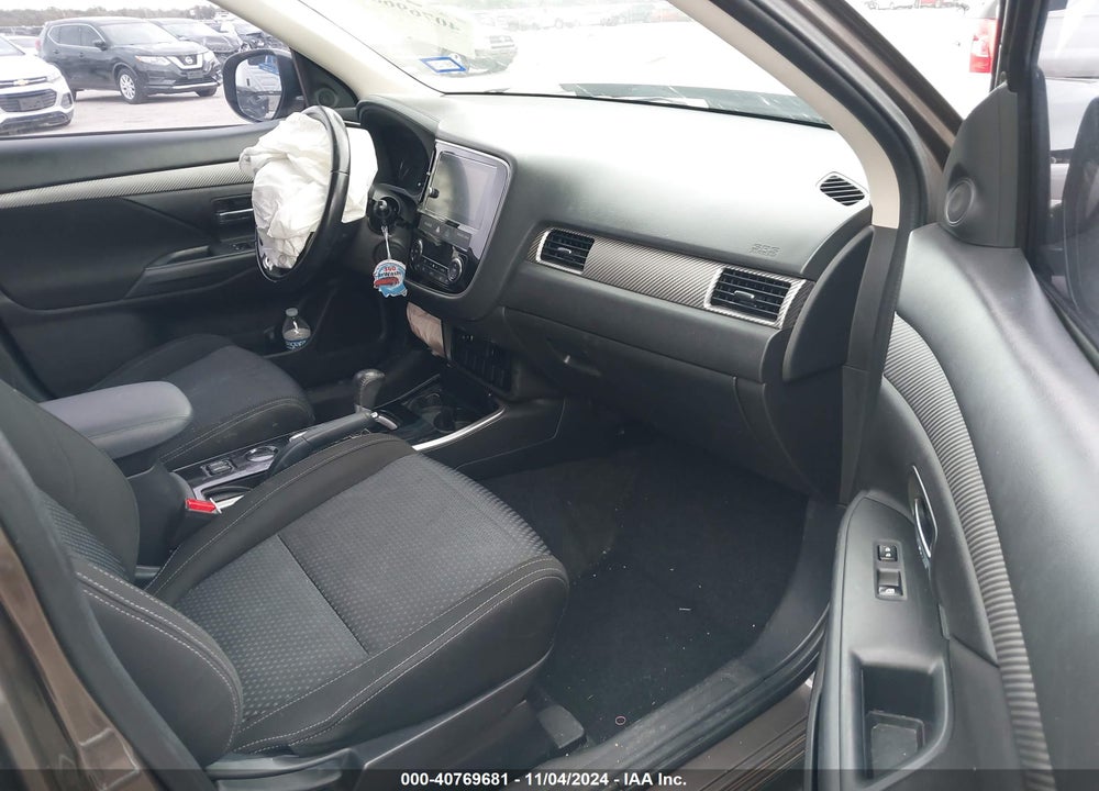 2018 MITSUBISHI OUTLANDER SE VIN: JA4AD3A36JZ021011