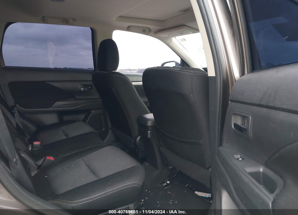 2018 MITSUBISHI OUTLANDER SE VIN: JA4AD3A36JZ021011