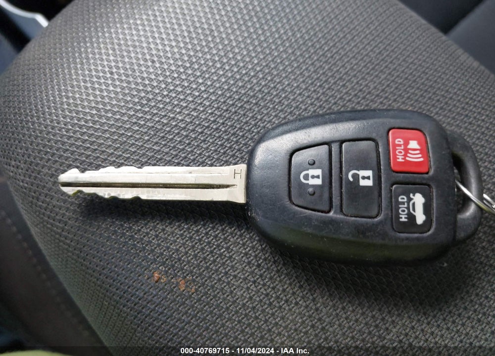 2018 TOYOTA COROLLA LE VIN: 2T1BURHE1JC987717