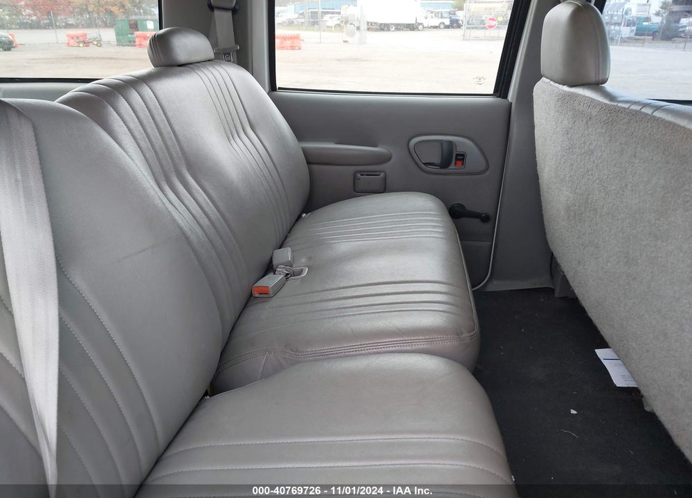 1997 CHEVROLET SUBURBAN 1500 VIN: 3GNFK16R3VG136665