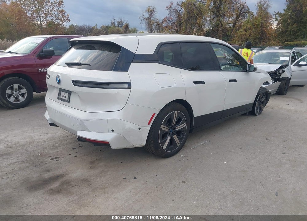 2024 BMW IX XDRIVE50 VIN: WB523CF06RCR10655