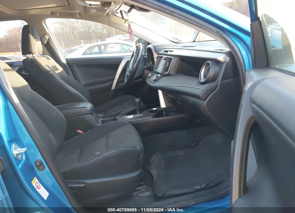 2016 TOYOTA RAV4 HV XLE VIN: JTMRJREVXGD019025