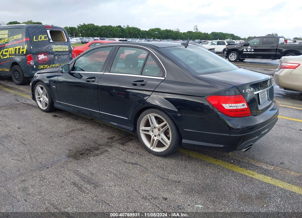 2012 MERCEDES-BENZ C 250 LUXURY/SPORT VIN: WDDGF4HB1CA607605