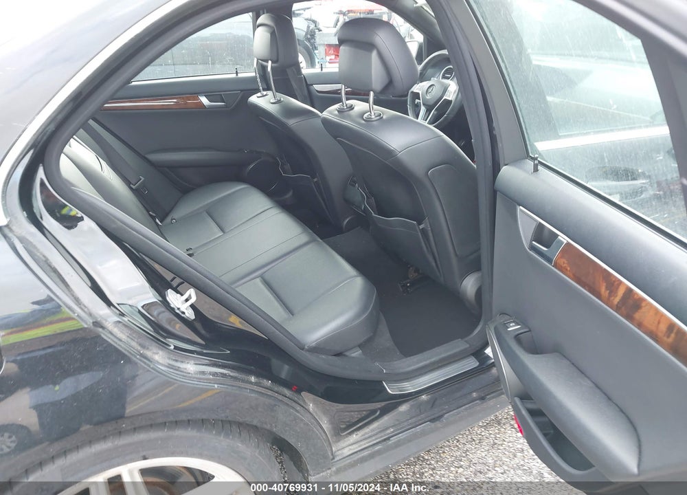 2012 MERCEDES-BENZ C 250 LUXURY/SPORT VIN: WDDGF4HB1CA607605