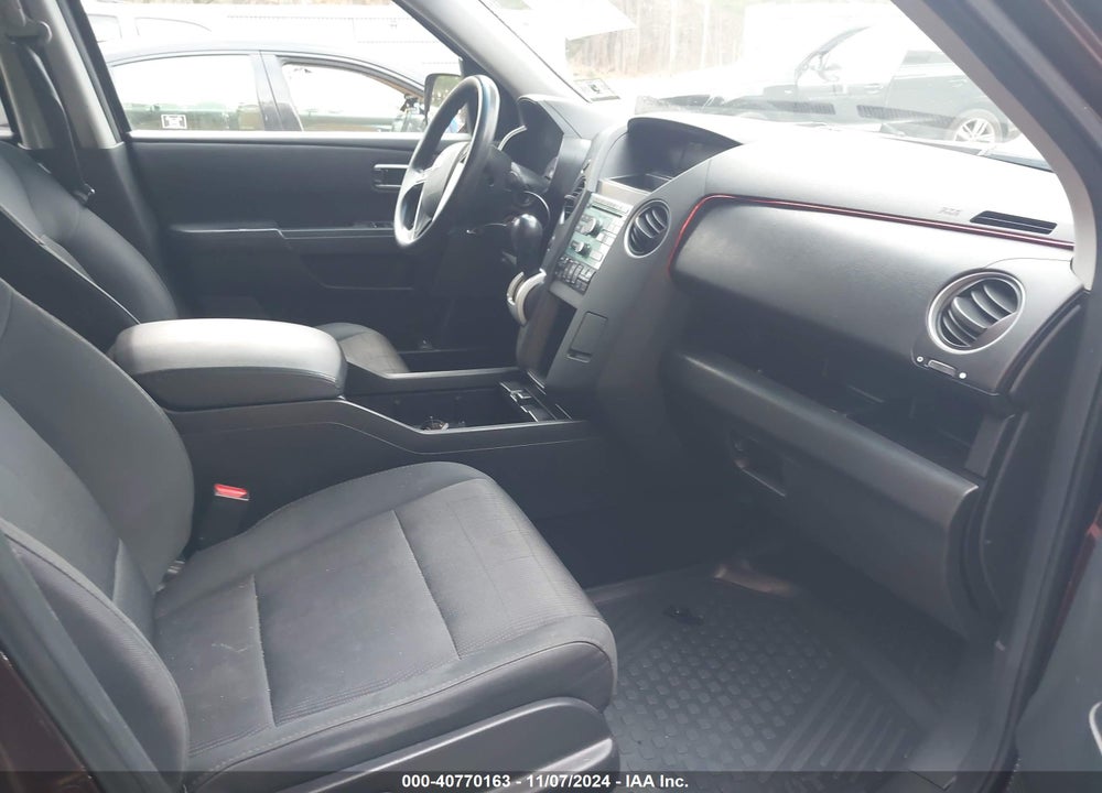 2011 HONDA PILOT EX VIN: 5FNYF4H4XBB072487