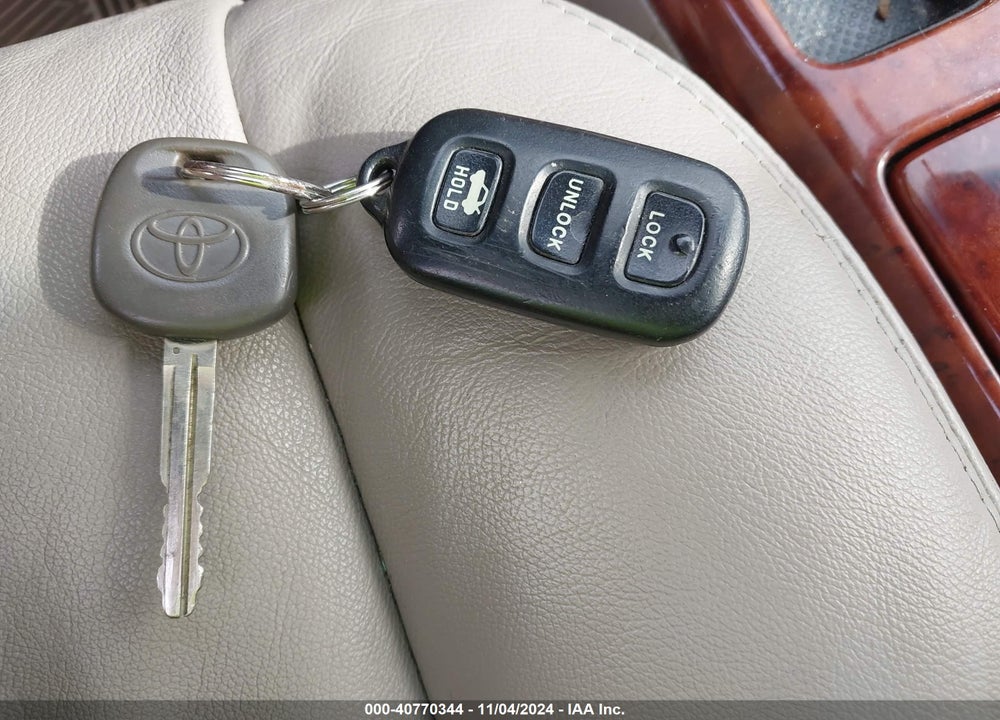 2005 TOYOTA CAMRY XLE V6 VIN: 4T1BF30K55U086167