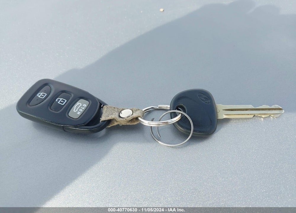 2013 HYUNDAI ELANTRA GLS VIN: KMHDH4AE0DU800738