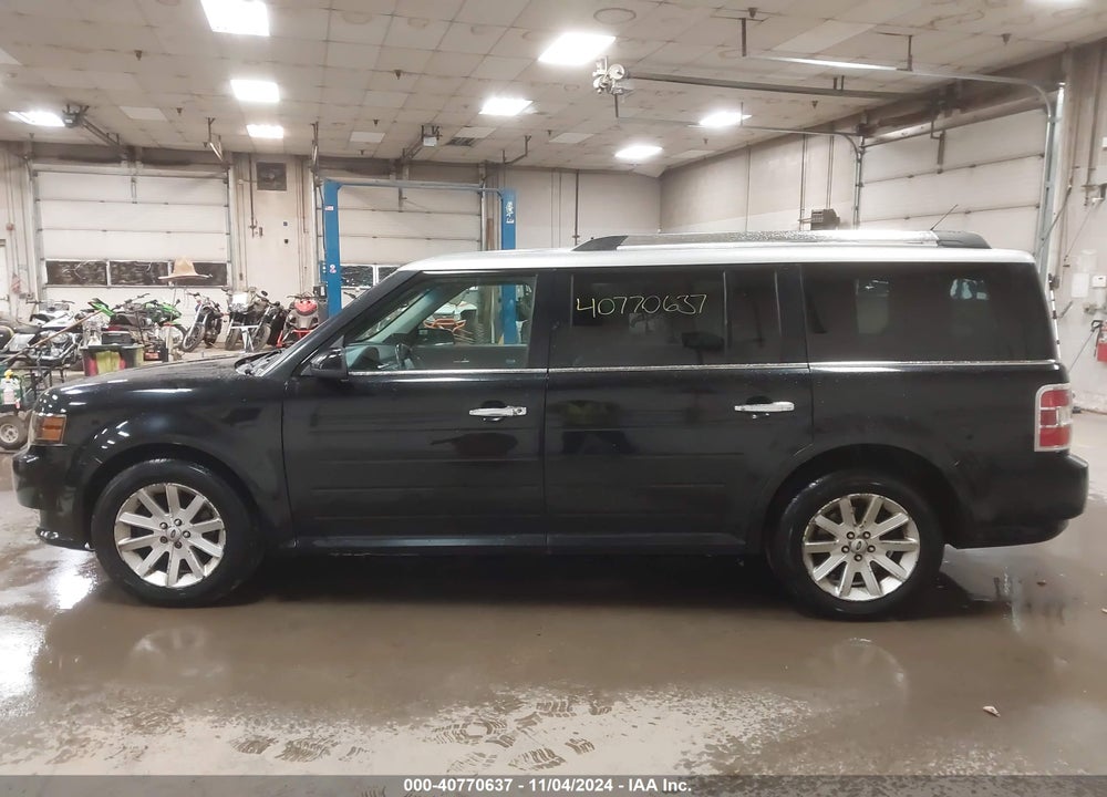 2009 FORD FLEX SEL VIN: 2FMEK62C09BA24090