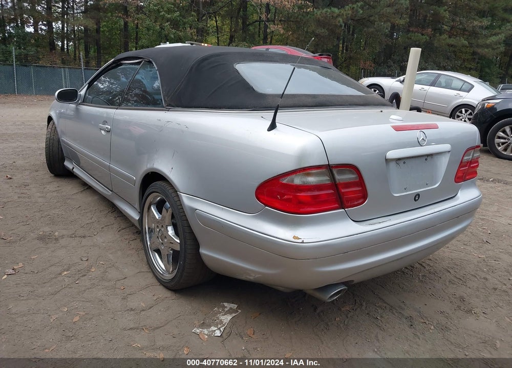 2000 MERCEDES-BENZ CLK 430 VIN: WDBLK70G0YT048412