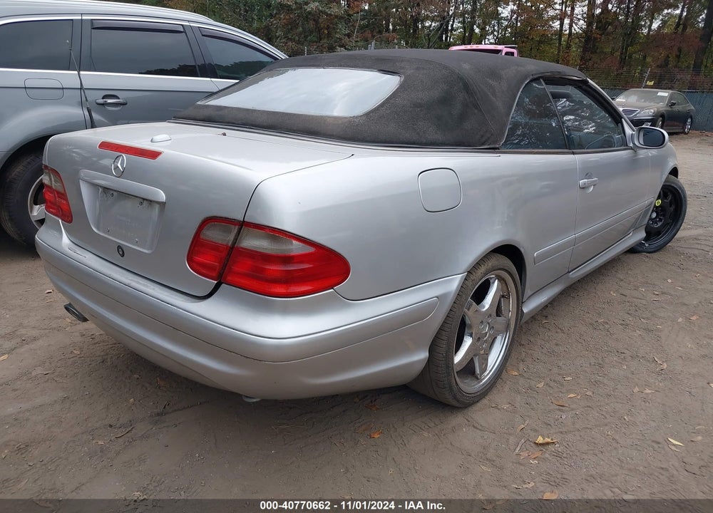 2000 MERCEDES-BENZ CLK 430 VIN: WDBLK70G0YT048412