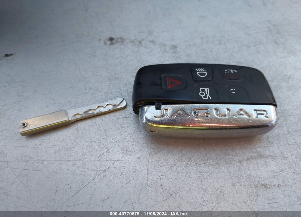 2019 JAGUAR XF 25T PREMIUM VIN: SAJBD4FX9KCY79316