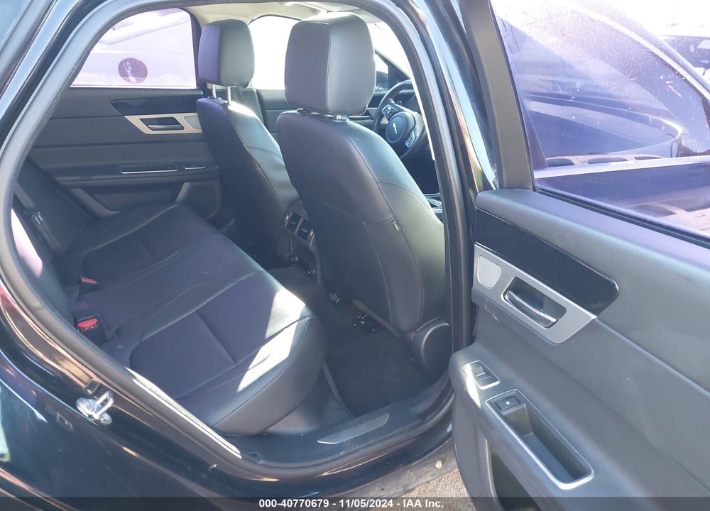 2019 JAGUAR XF 25T PREMIUM VIN: SAJBD4FX9KCY79316