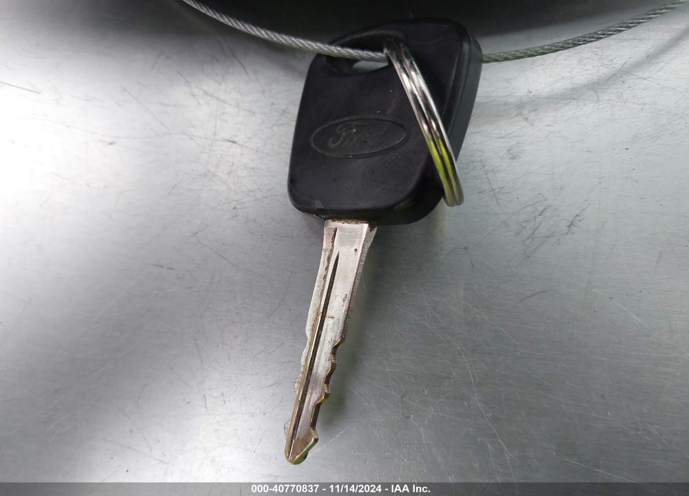 2005 FORD FOCUS ZX4 VIN: 1FAFP34N05W271843