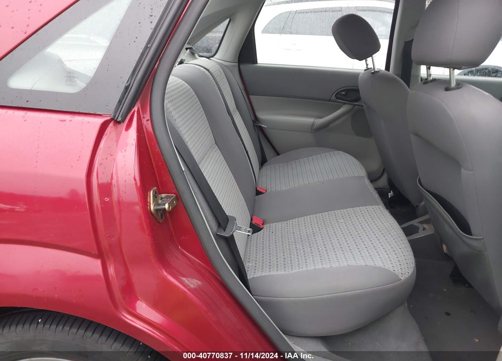2005 FORD FOCUS ZX4 VIN: 1FAFP34N05W271843
