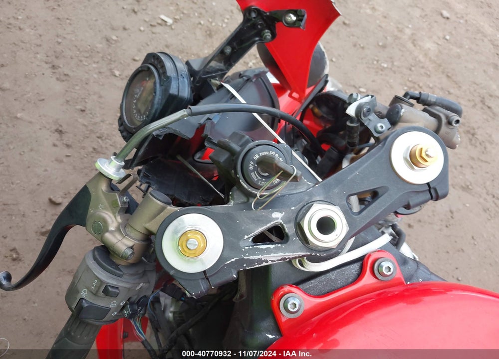 2005 KAWASAKI NINJA ZX 10R VIN: JKAZXCC165A026493