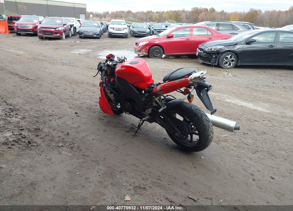 2005 KAWASAKI NINJA ZX 10R VIN: JKAZXCC165A026493