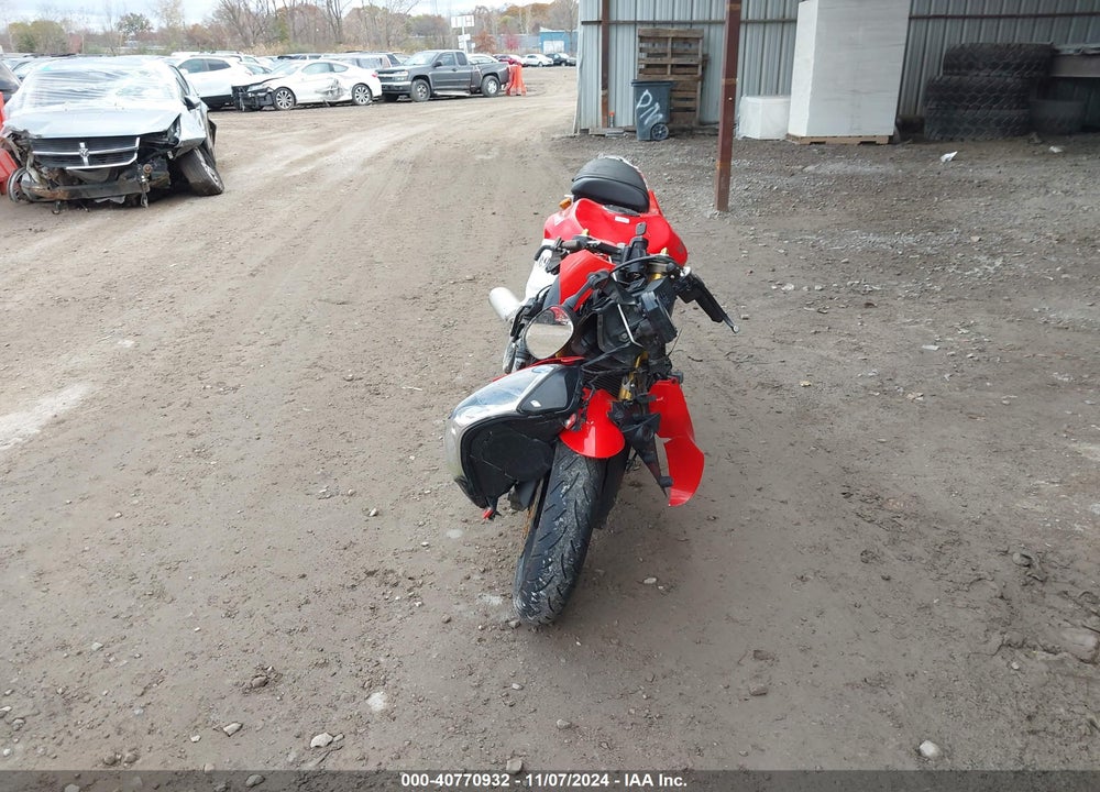 2005 KAWASAKI NINJA ZX 10R VIN: JKAZXCC165A026493