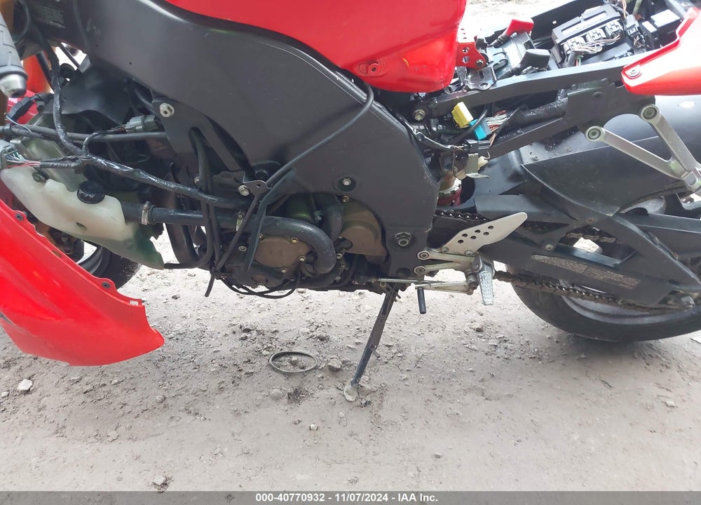 2005 KAWASAKI NINJA ZX 10R VIN: JKAZXCC165A026493