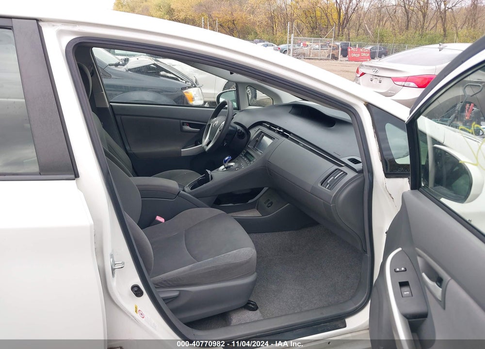 2011 TOYOTA PRIUS TWO VIN: JTDKN3DU7B5361384