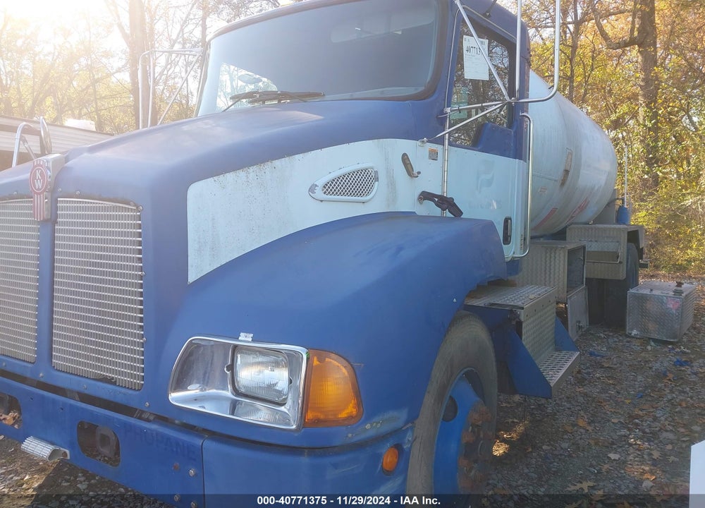 2004 KENWORTH CONSTRUCTION T300 VIN: 2NKMHD7X94M050049