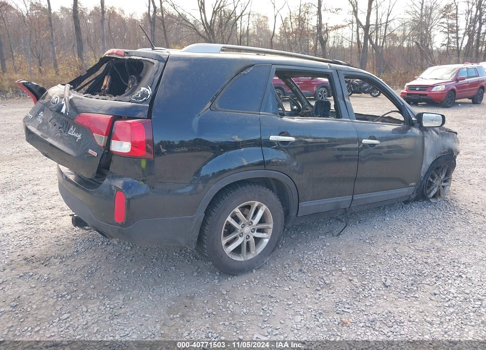 2015 KIA SORENTO LX VIN: 5XYKTDA60FG607240