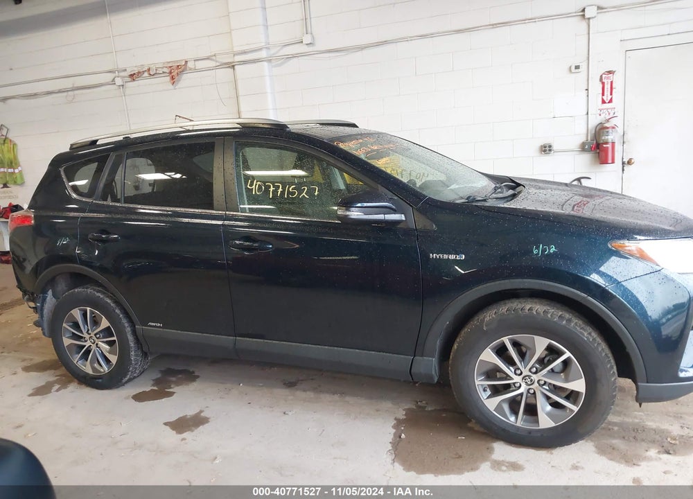 2018 TOYOTA RAV4 HYBRID XLE VIN: JTMRJREV6JD236496