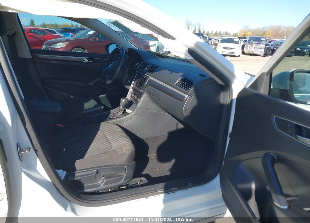 2016 VOLKSWAGEN PASSAT 1.8T R-LINE VIN: 1VWAT7A35GC028556