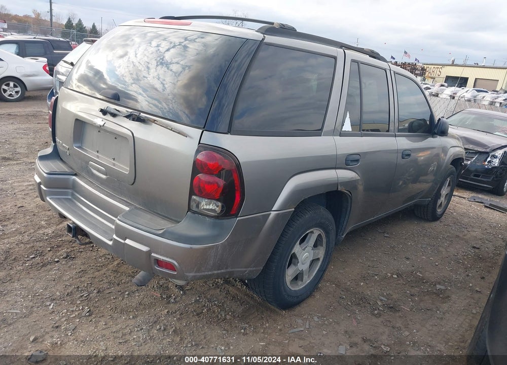 2006 CHEVROLET TRAILBLAZER LS VIN: 1GNDS13S262115427