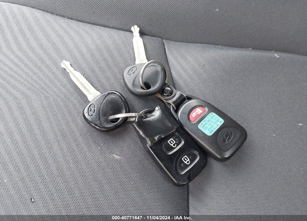 2013 HYUNDAI ELANTRA GLS VIN: KMHDH4AE1DU617526
