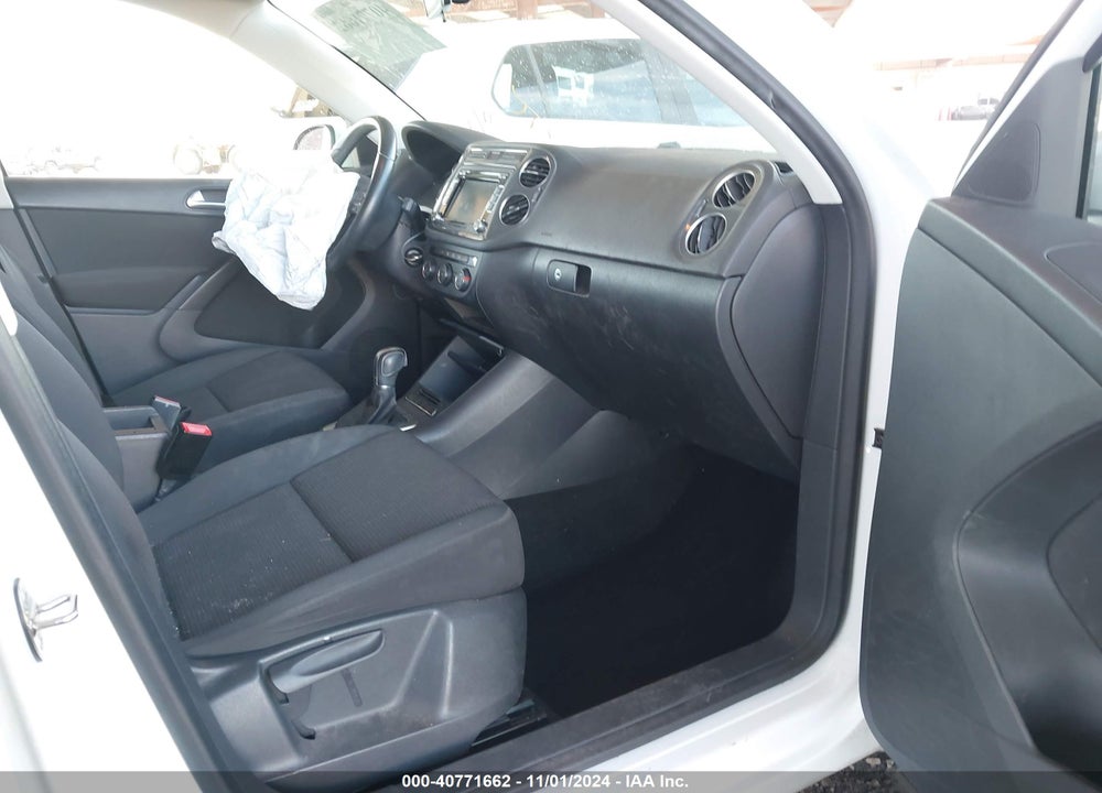 2015 VOLKSWAGEN TIGUAN S VIN: WVGAV7AX6FW514107