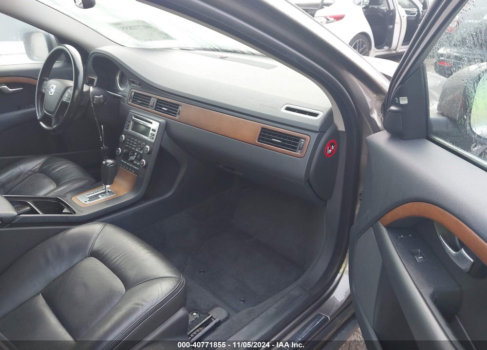 2010 VOLVO XC70 3.2 VIN: YV4960BZ7A1085199
