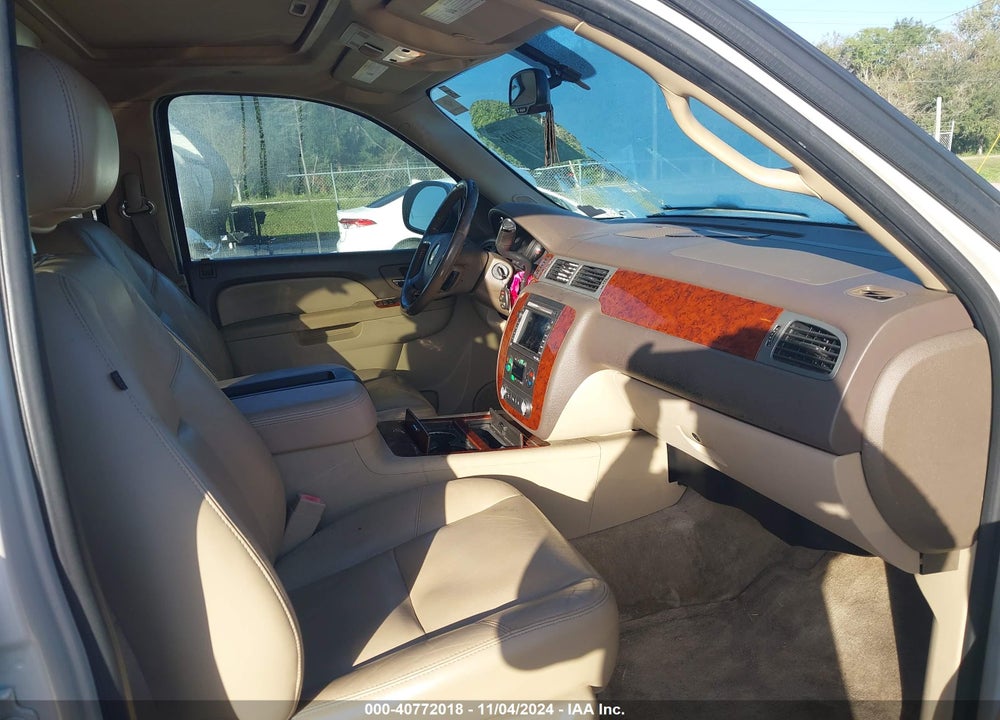 2011 CHEVROLET TAHOE LTZ VIN: 1GNSCCE02BR219039