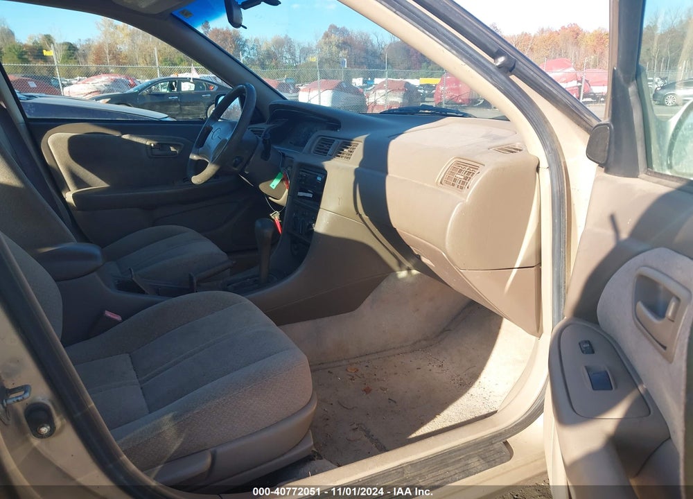 2001 TOYOTA CAMRY LE VIN: JT2BG22KX10537676