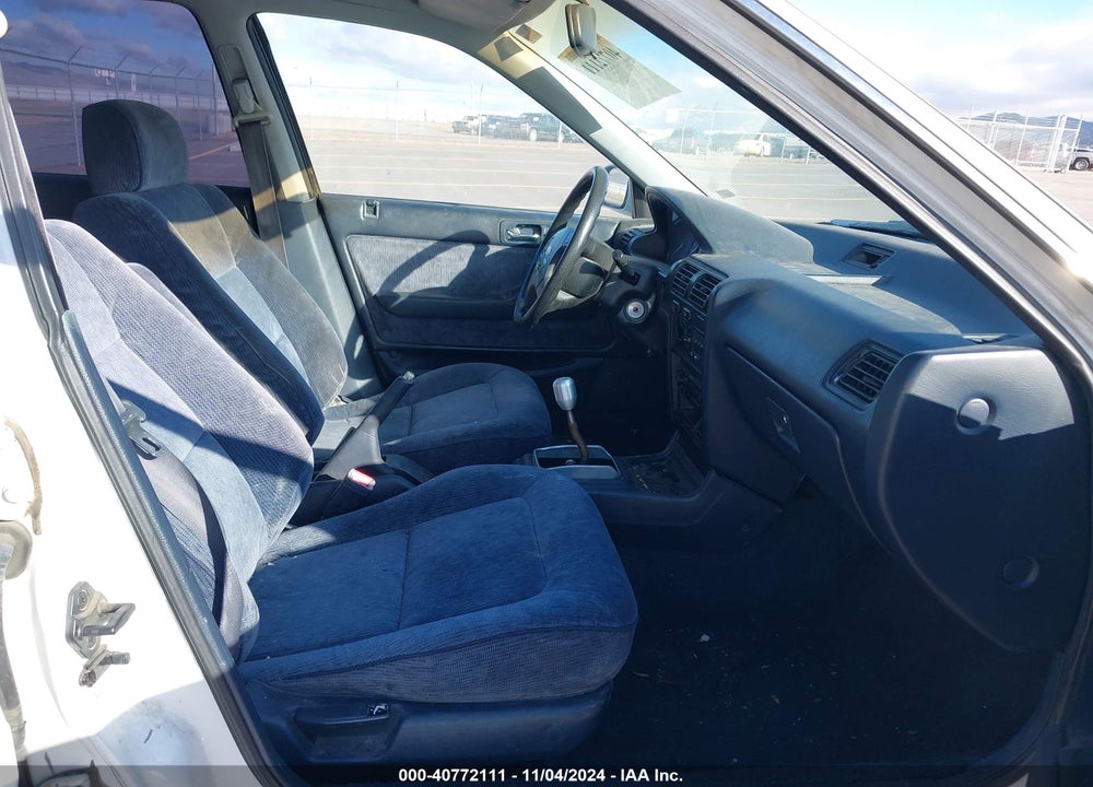 1992 HONDA ACCORD LX VIN: 1HGCB7552NA007474